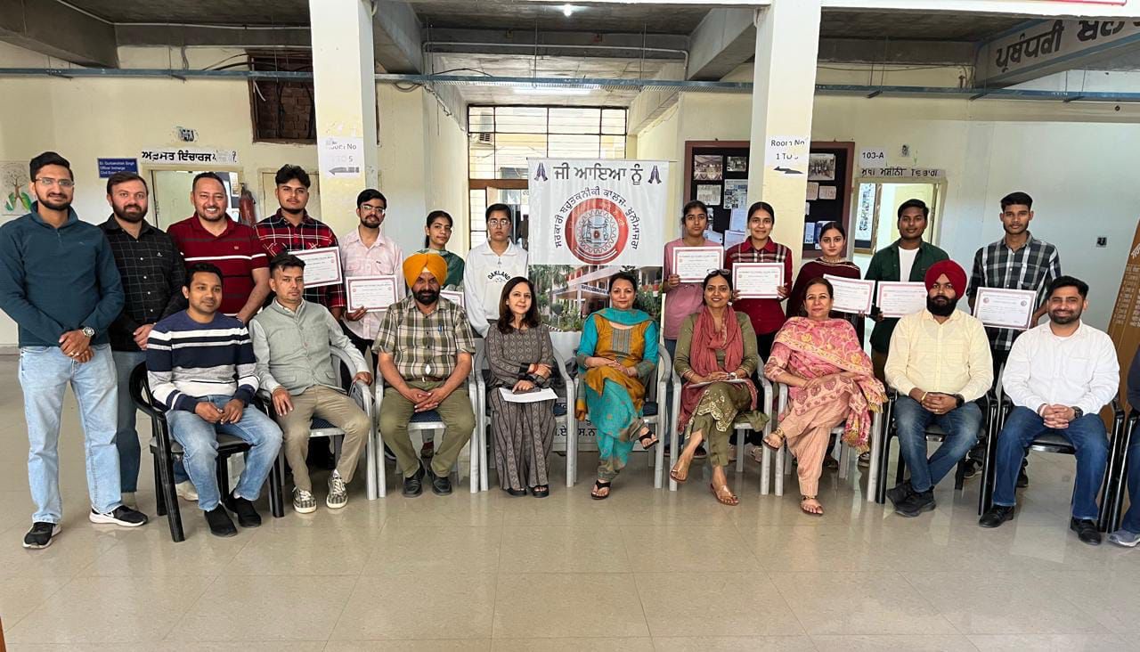 Students of Government Polytechnic College Khuni Majra who came in merit were honored